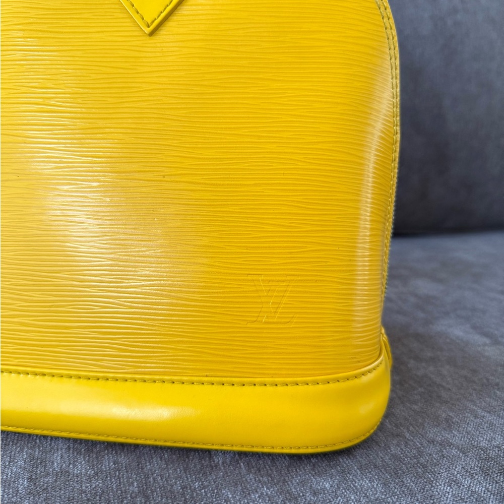 Authentic Louis Vuitton Alma PM Epi mimosa yellow leather handbag M40951 - Picture 3 of 16